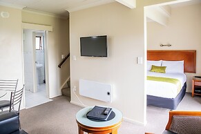 Admirals Motor Inn