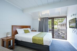 Admirals Motor Inn