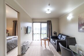 Admirals Motor Inn