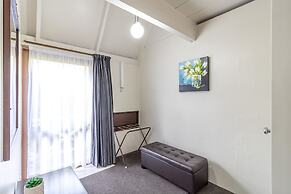 Admirals Motor Inn