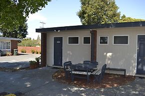 Kardinia Park Motel