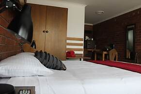 Kardinia Park Motel
