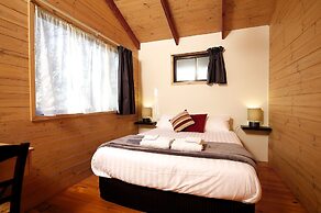 Lakes And Craters Holiday Park