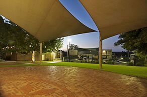 Loxton Community Hotel Motel