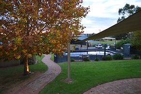 Loxton Community Hotel Motel