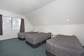 Camellia Court Motel