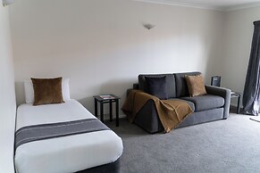 Pacific Coast Motor Lodge