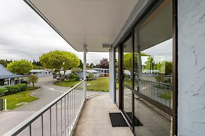 Lakeside Motel & Apartments