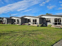 Lakeside Motel & Apartments