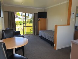 Lakeside Motel & Apartments