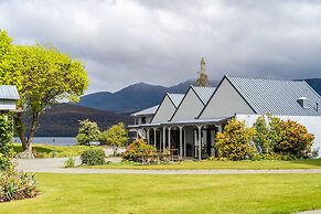 Lakeside Motel & Apartments