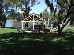 Euston Club Motel