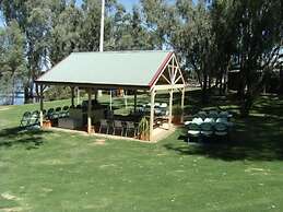Euston Club Motel
