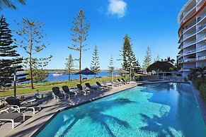 Silvershore Apartments on the Broadwater