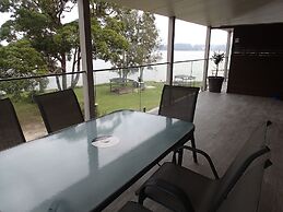 Dungowan Waterfront Apartments