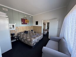 Blue Lake Motel
