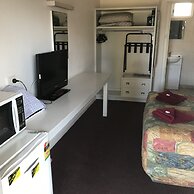 Travelway Motel