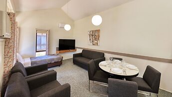 Executive Hideaway Motel