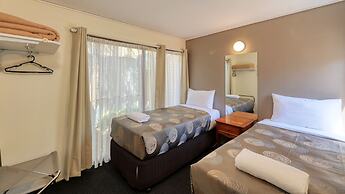 Executive Hideaway Motel