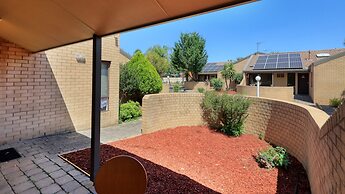 Executive Hideaway Motel
