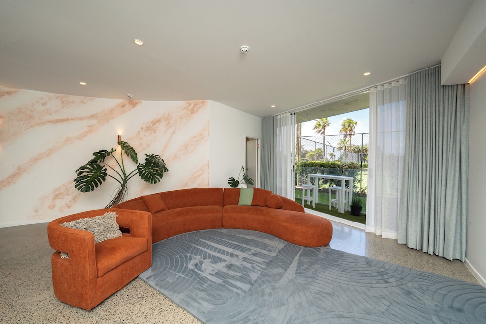 19th Avenue On The Beach