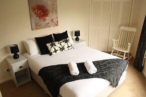 Merrimeet Cottages