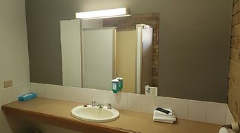Magdala Motor Lodge & Lakeside Restaurant