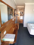 Civic Motel