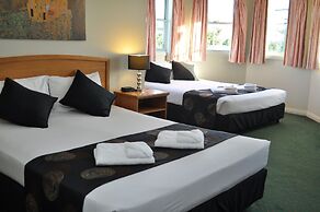 Meadowbrook Hotel