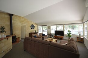 Acacia Chalets
