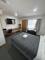Majestic Motel