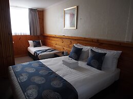 Majestic Motel