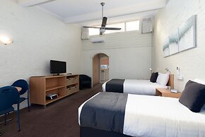 Barclay Motor Inn