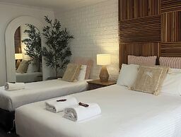 Beachmere Palms Motel