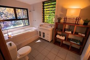 Whispering Valley Cottage Retreat