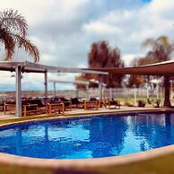 Lake Edge Resort