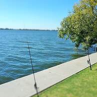 Lake Edge Resort