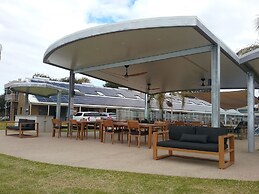 Lake Edge Resort