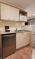 Cornwall Park Motor Inn