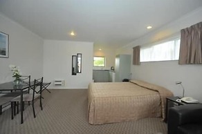 Tudor Lodge Motel