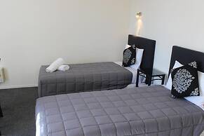 Malones Motel