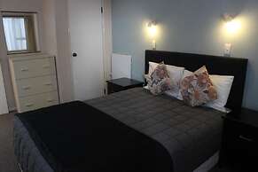 Malones Motel