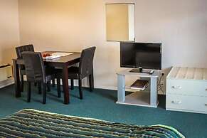 Malones Motel