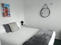 554 Moana Court Motel