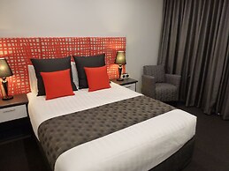 Golden Chain Tower Motor Inn