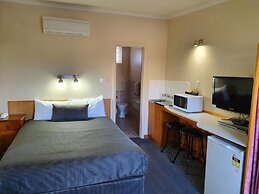 Golden Chain Tower Motor Inn