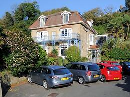 St Maur