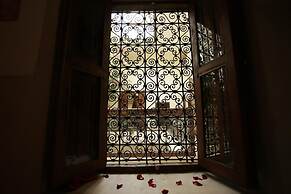 Riad White Flowers