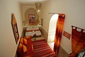 Riad White Flowers