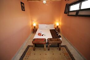 Riad White Flowers